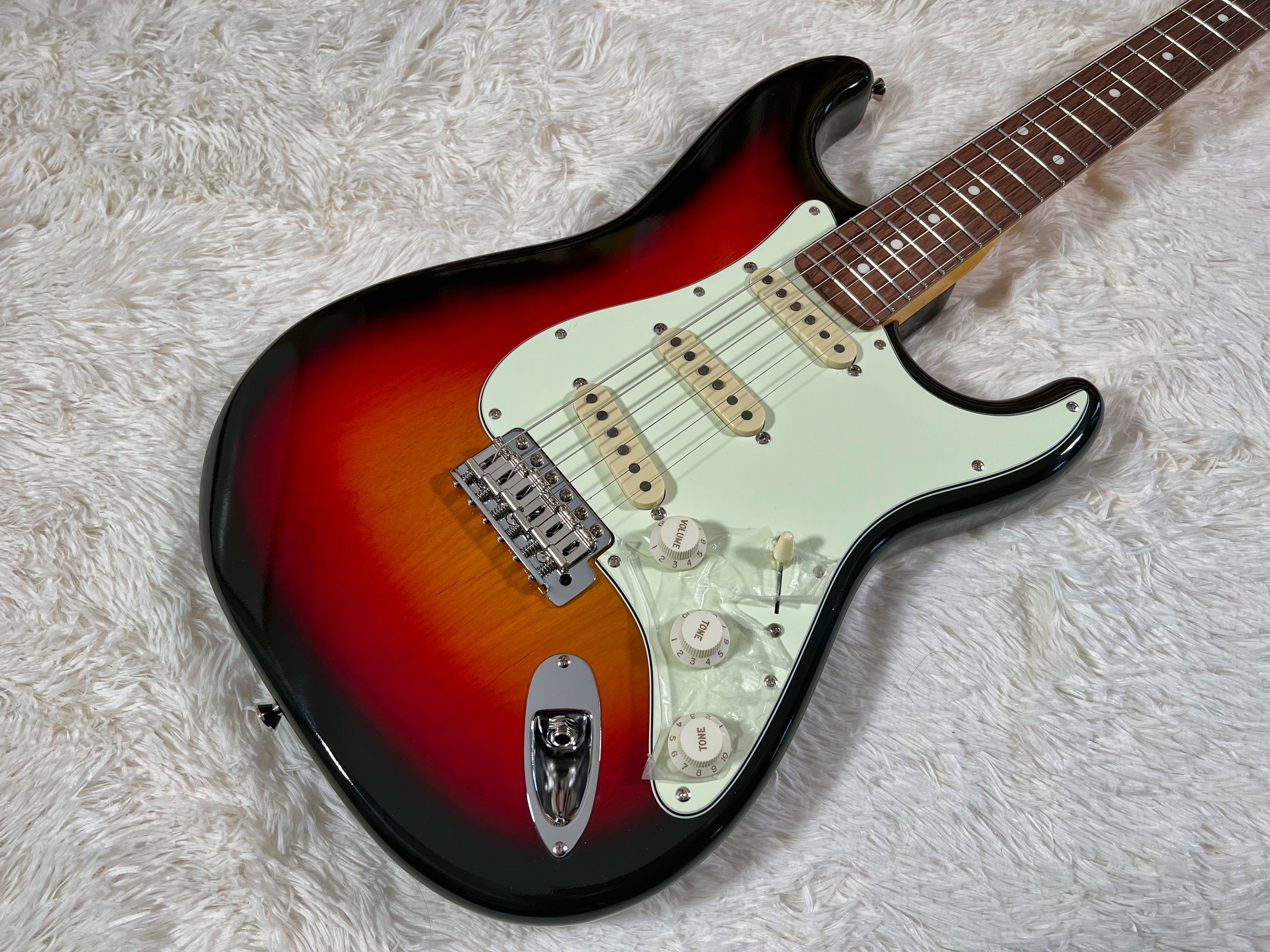 Moon ST-C - 3 tone Sunburst – Sarg's Guitars