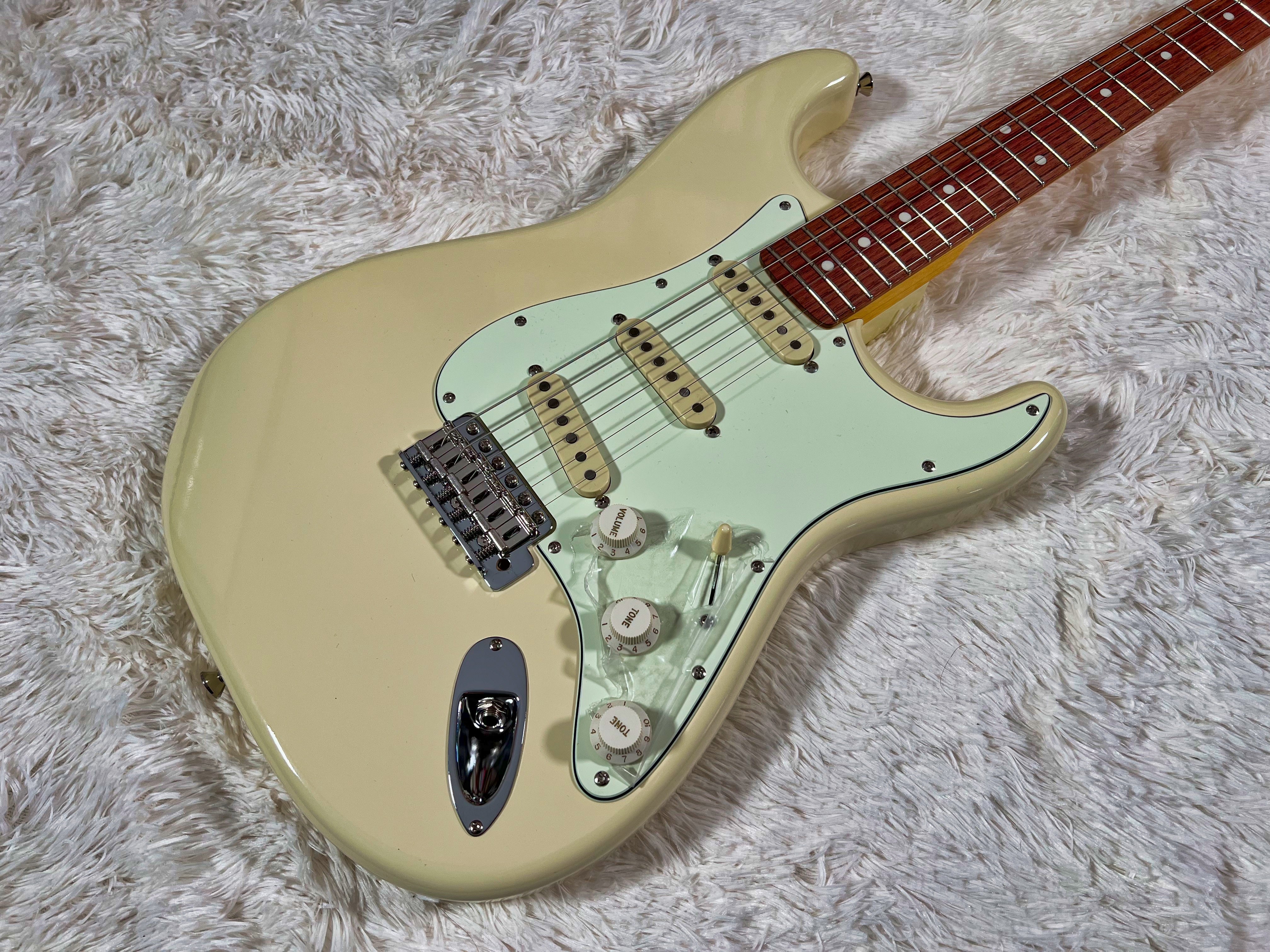 Moon ST-C - Vintage White – Sarg's Guitars