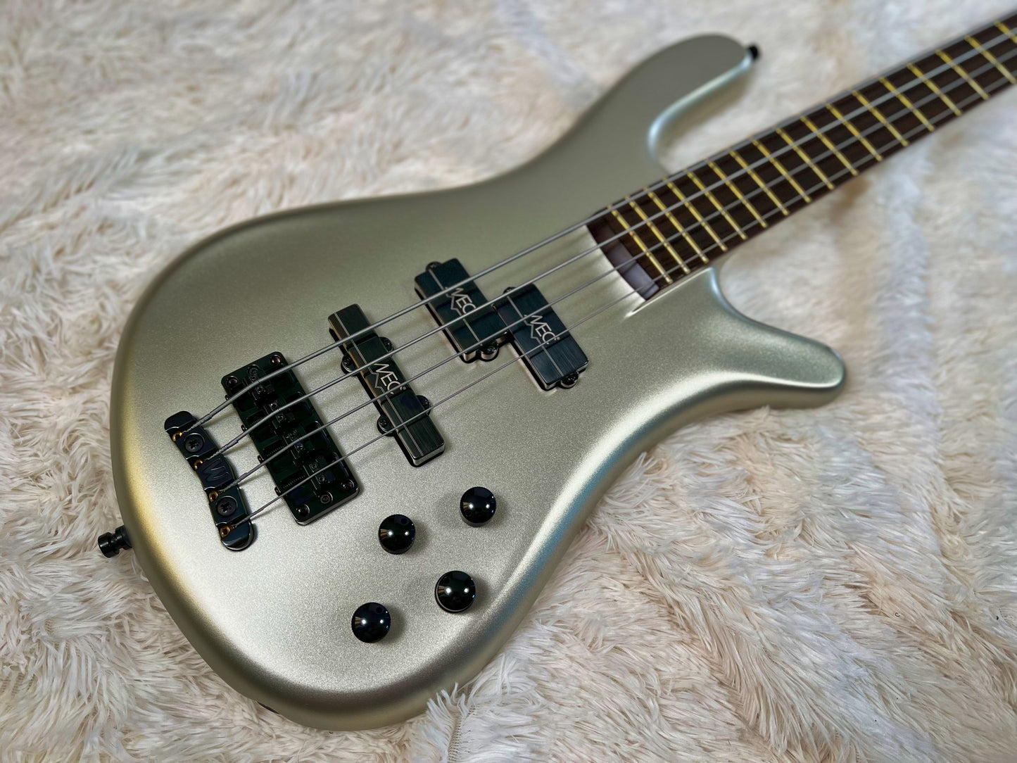 Warwick Masterbuilt Streamer Stage I - Solid Champagne Gold Metallic Satin