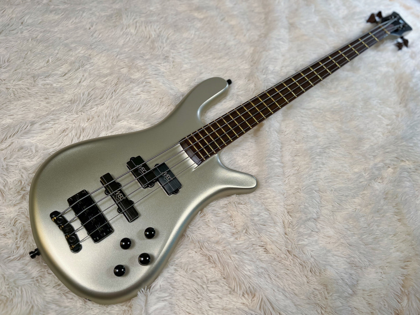 Warwick Masterbuilt Streamer Stage I - Solid Champagne Gold Metallic Satin