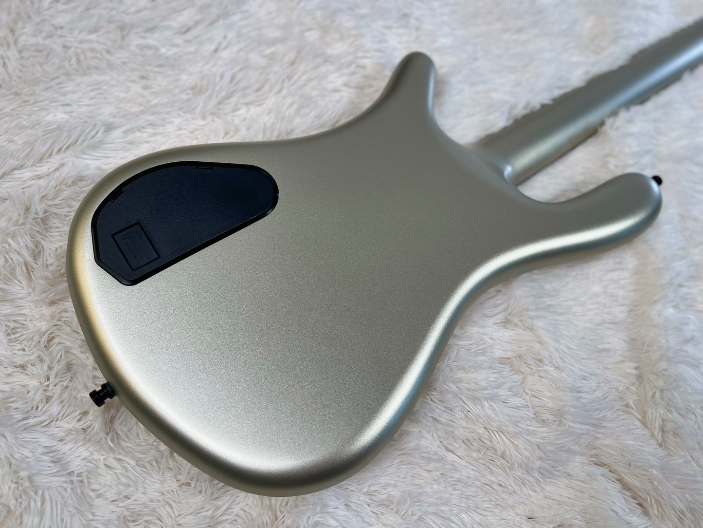 Warwick Masterbuilt Streamer Stage I - Solid Champagne Gold Metallic Satin