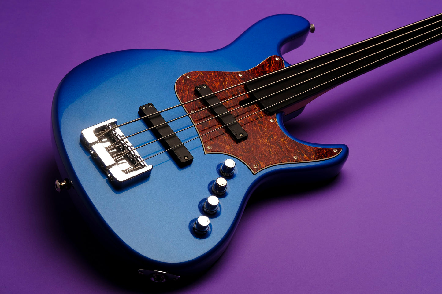 Maruszczyk Elwood L4 30" Fretless -  Lake Placid Blue