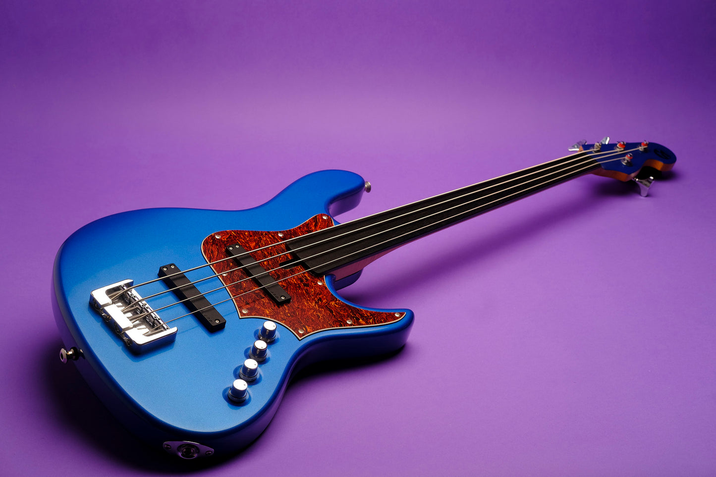 Maruszczyk Elwood L4 30" Fretless -  Lake Placid Blue