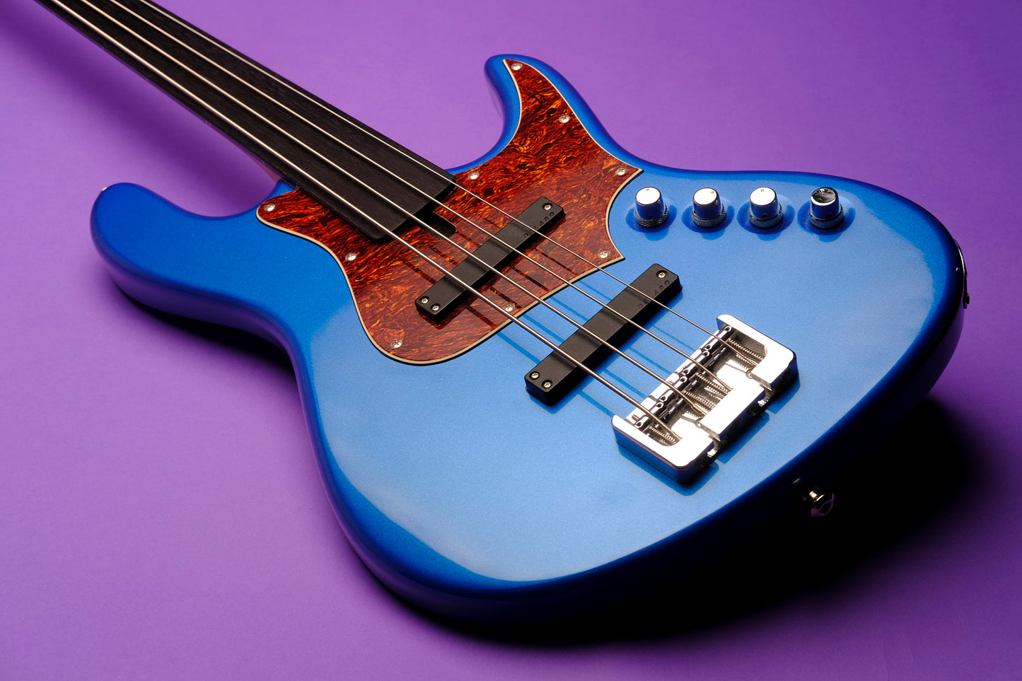 Maruszczyk Elwood L4 30" Fretless -  Lake Placid Blue