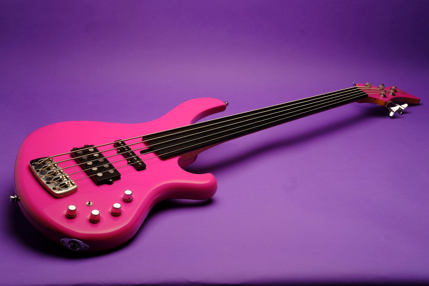 Maruszczyk Frog 5 Fretless 32’’- Magenta