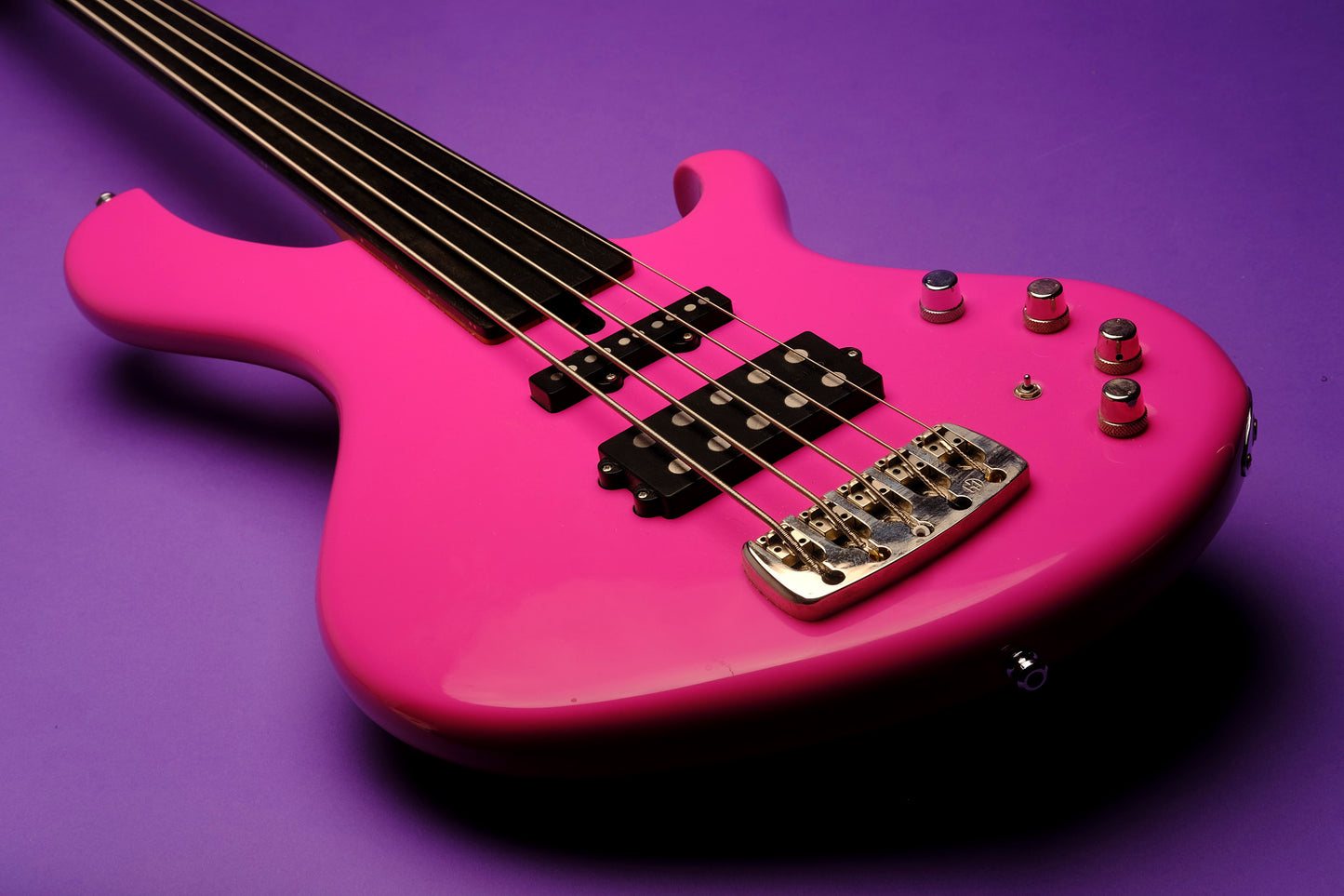 Maruszczyk Frog 5 Fretless 32’’- Magenta