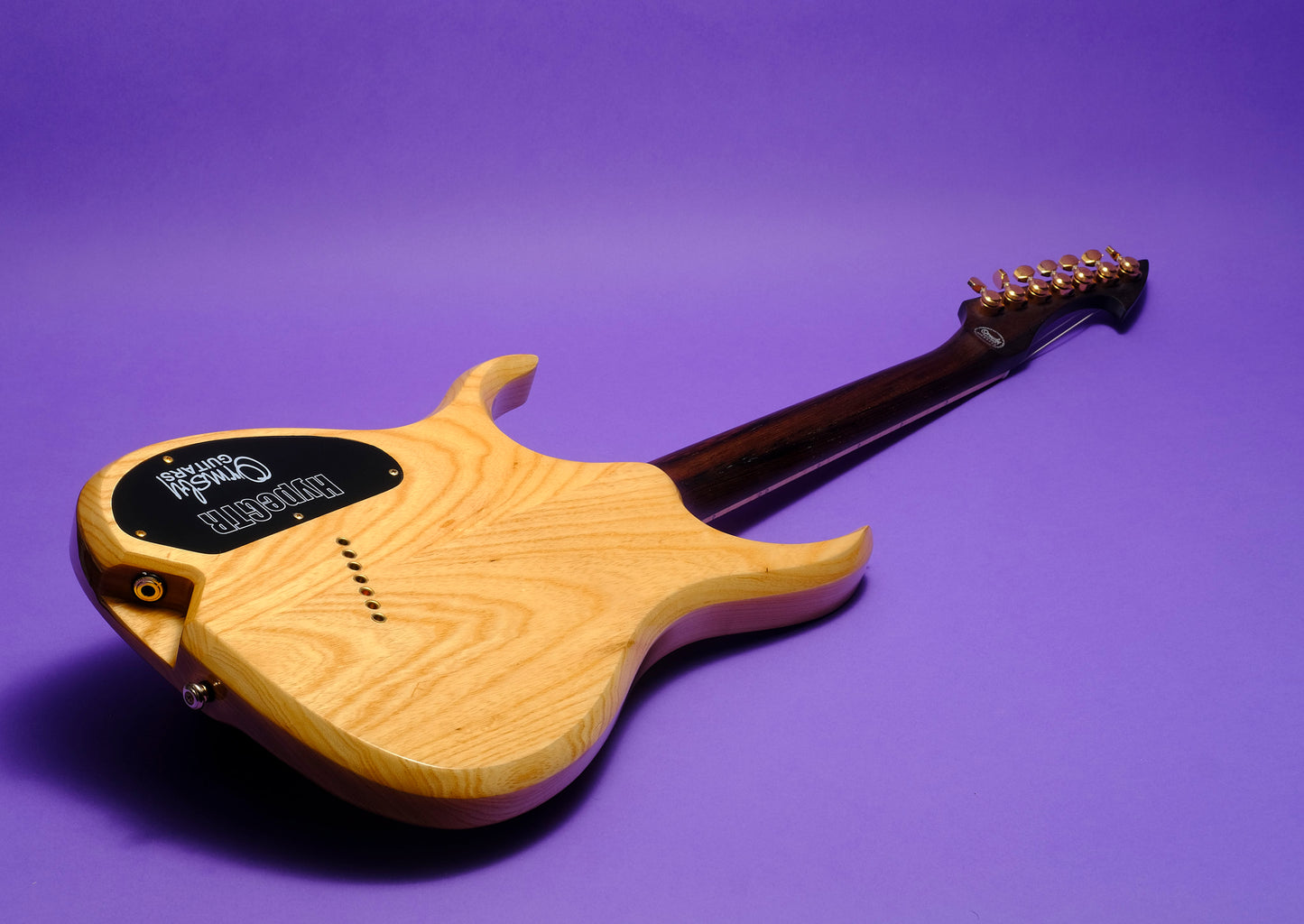 Ormsby Artist Series Ando San Hype GTR Run 16 2023 - Red / Gold Chameleon