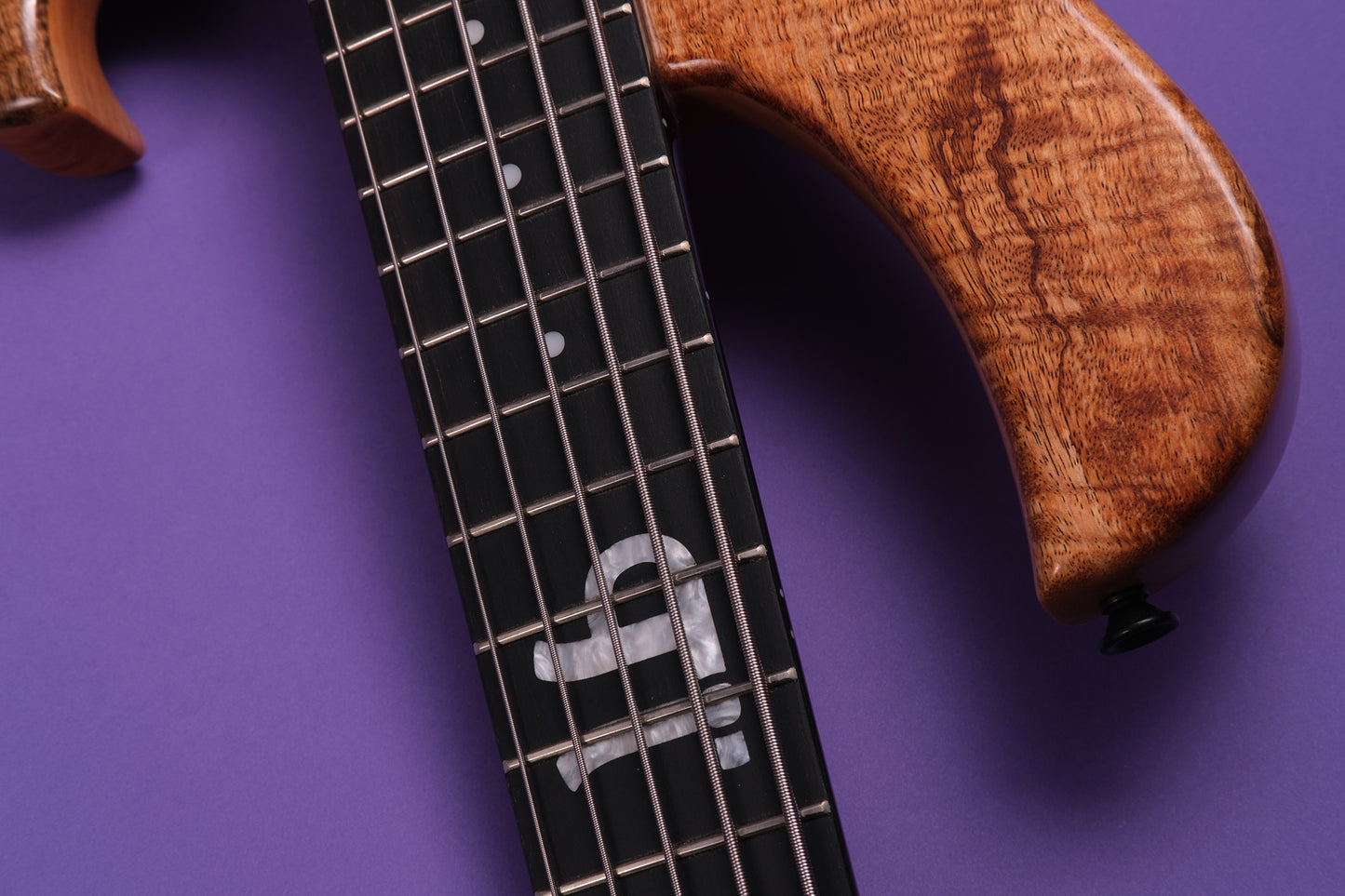Maruszczyk Frog Signature Pi 5a - Curly Mango Natural