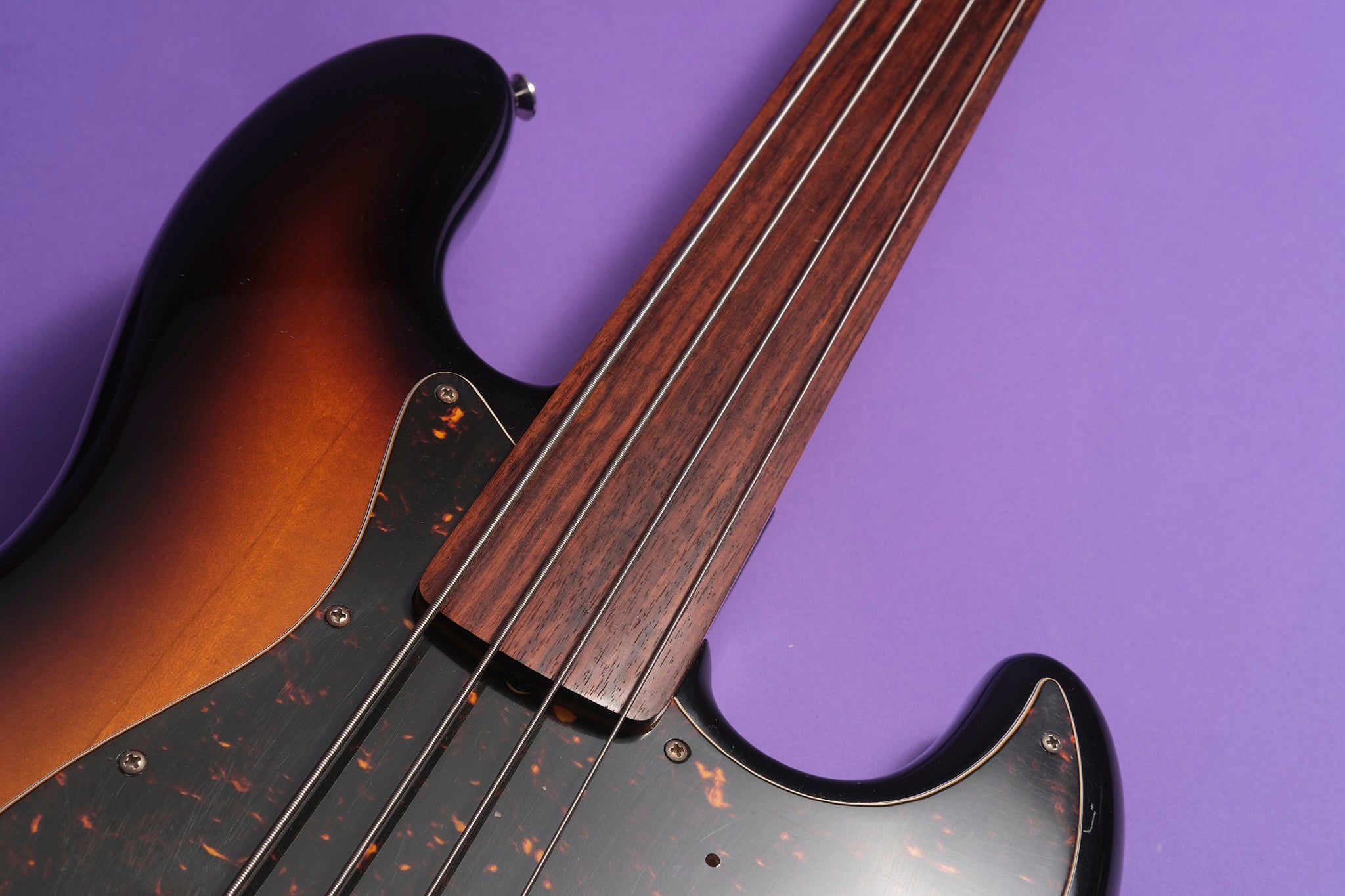 Fender Jazz Bass Fretless '62 Reissue - MIJ E-Serial - Sarg's Guitars